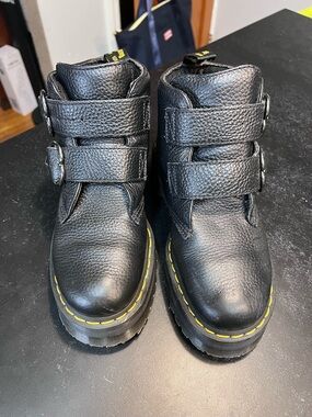 Dr. Martens Platform Devon Heart Size 9
